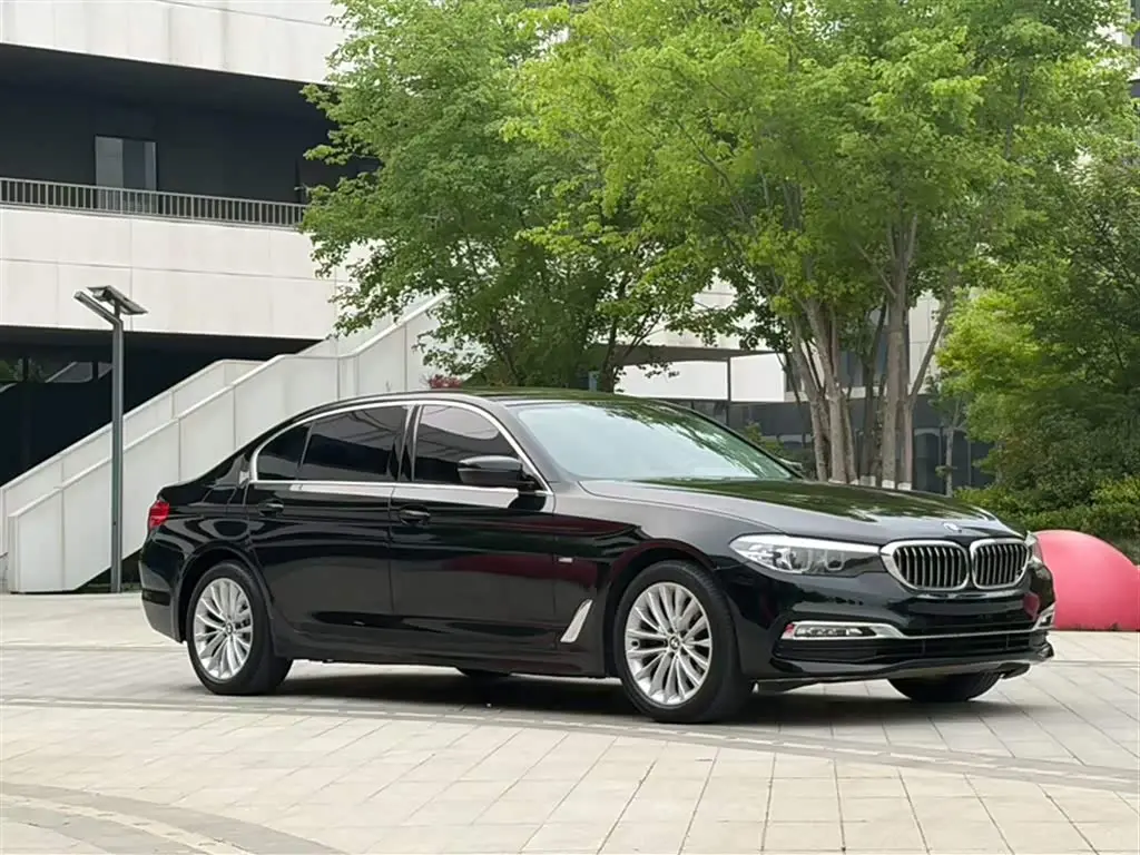 BMW 5 Series 2018 — Фото 4/11