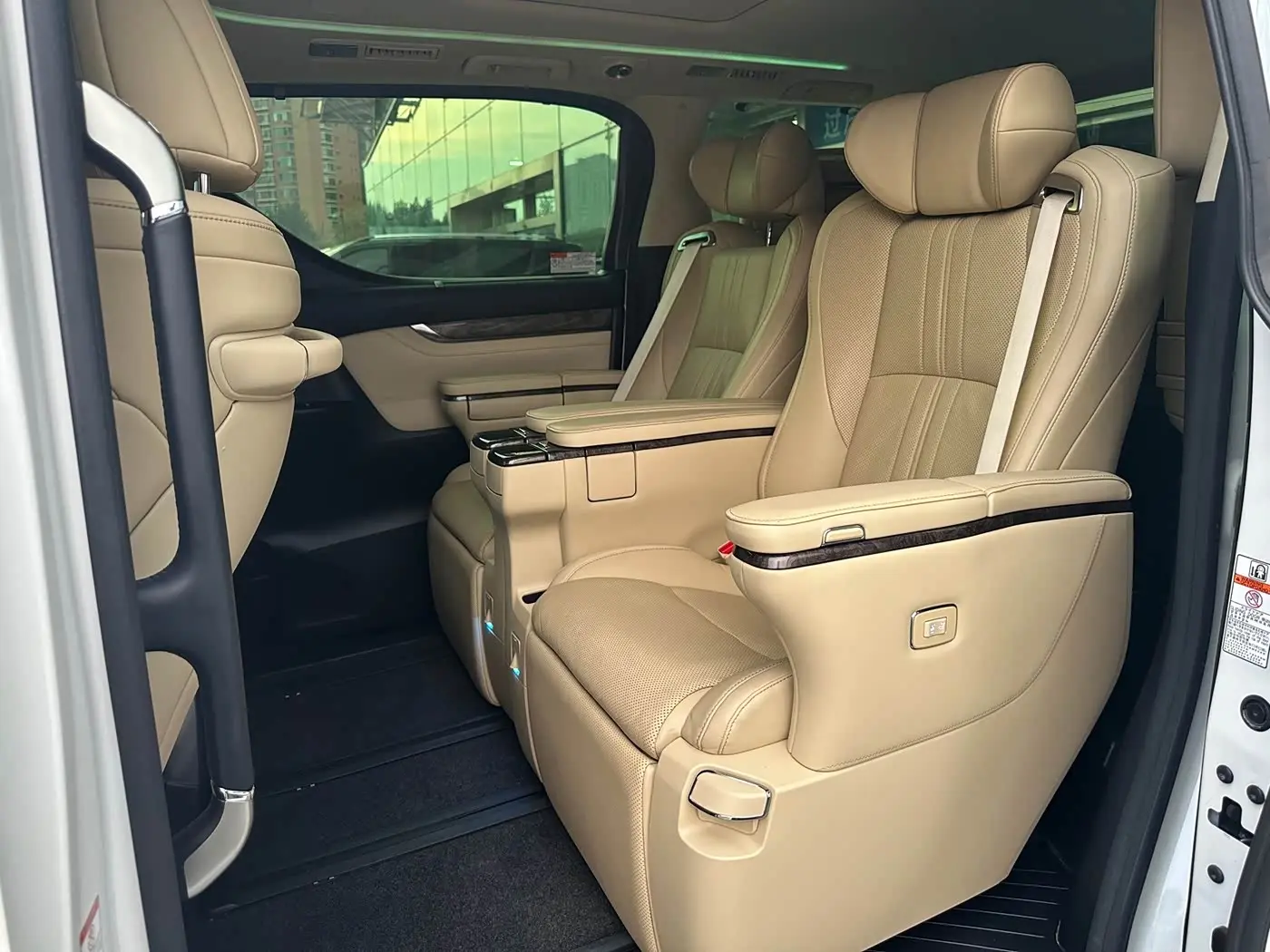 Toyota Vellfire 2021 — Photo 12/15