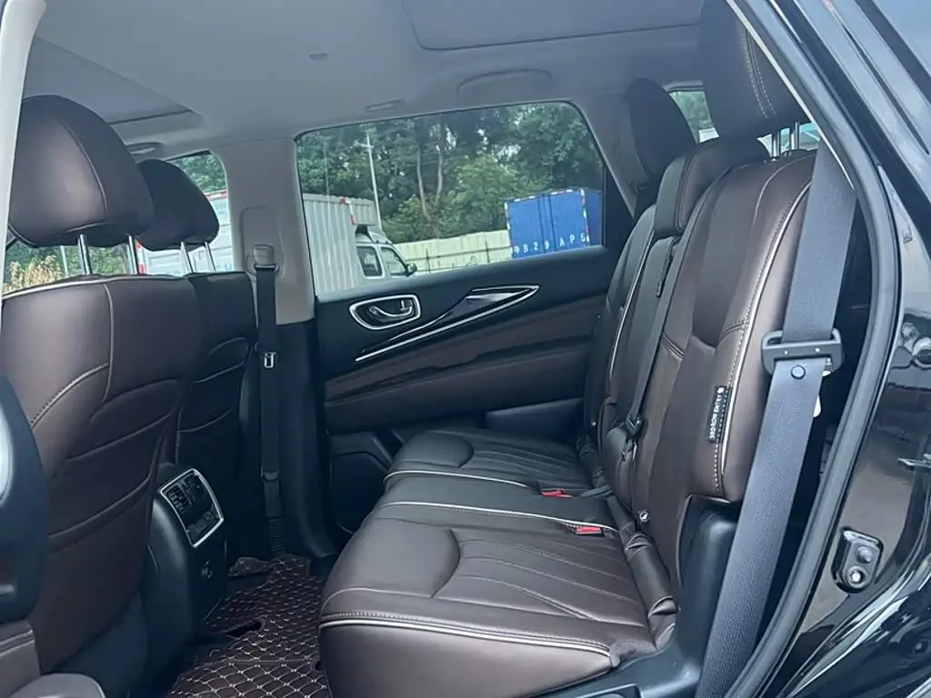 Infiniti QX60 2021 — Photo 16/18