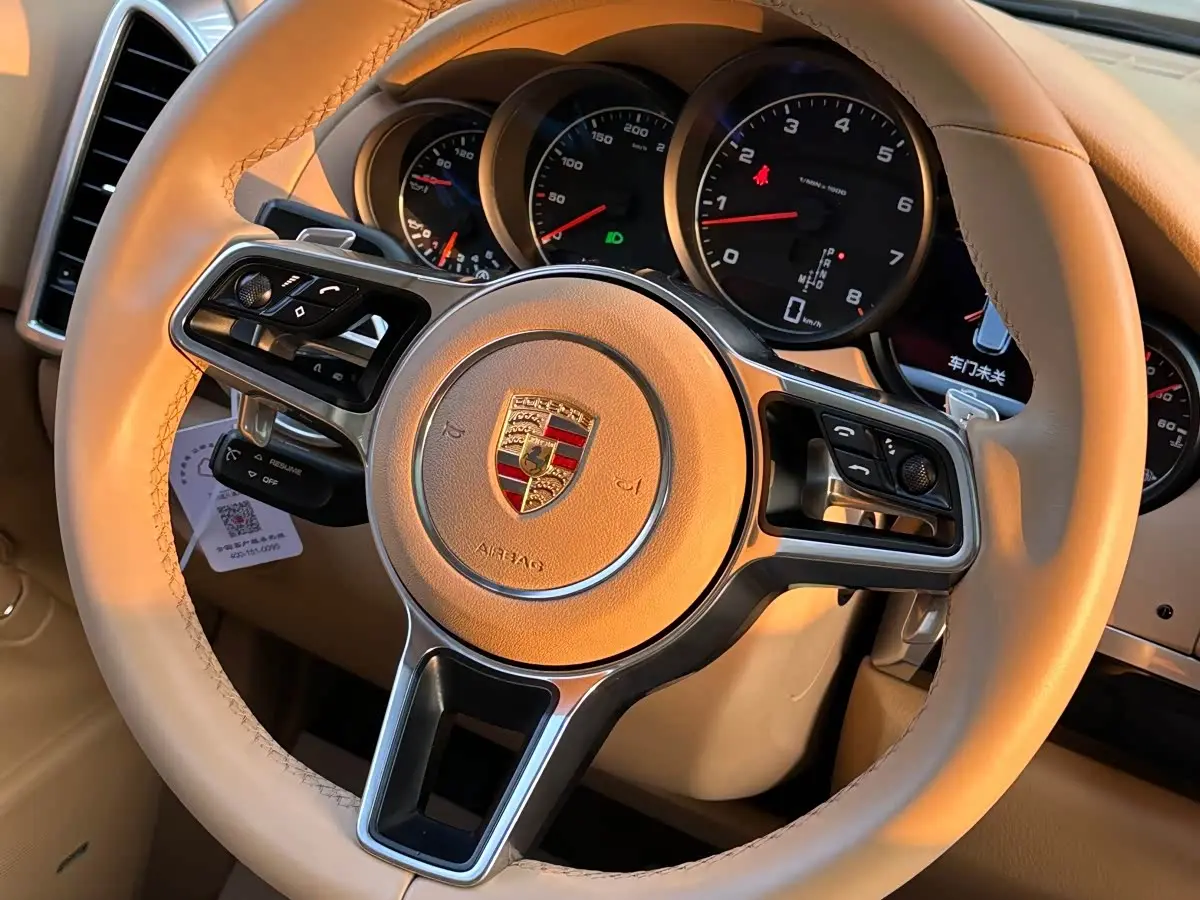 Porsche Cayenne 2017 — Photo 17/20