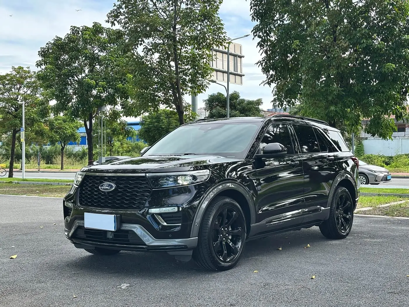 Ford Explorer 2021 — Photo 1/20