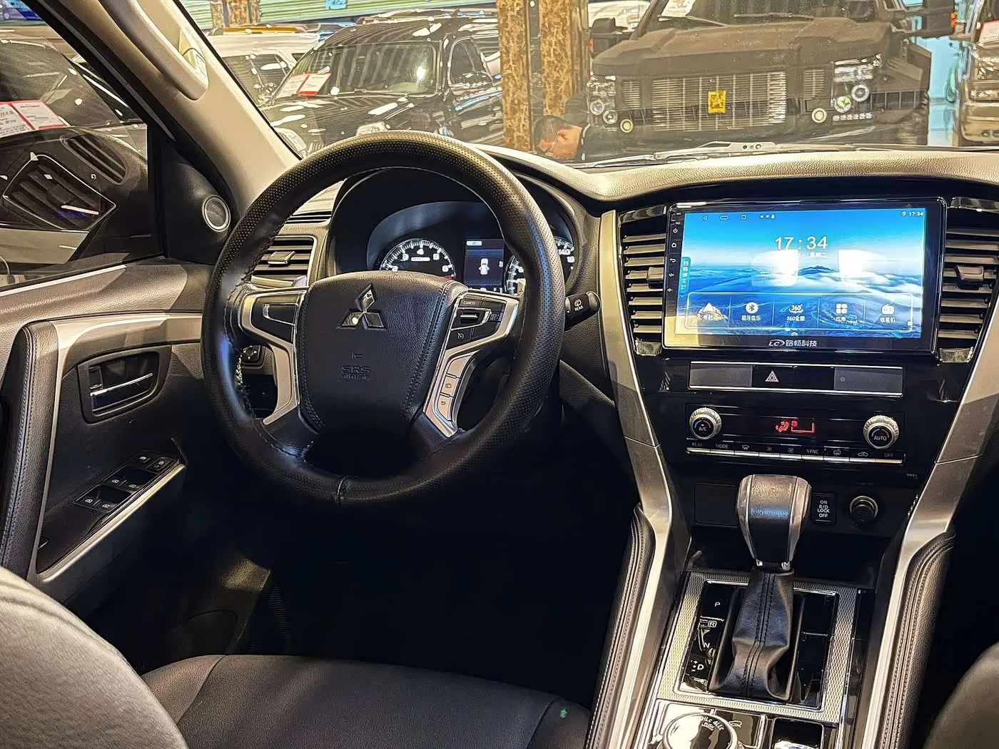 Mitsubishi Pajero Sport 2022 — Photo 13/20