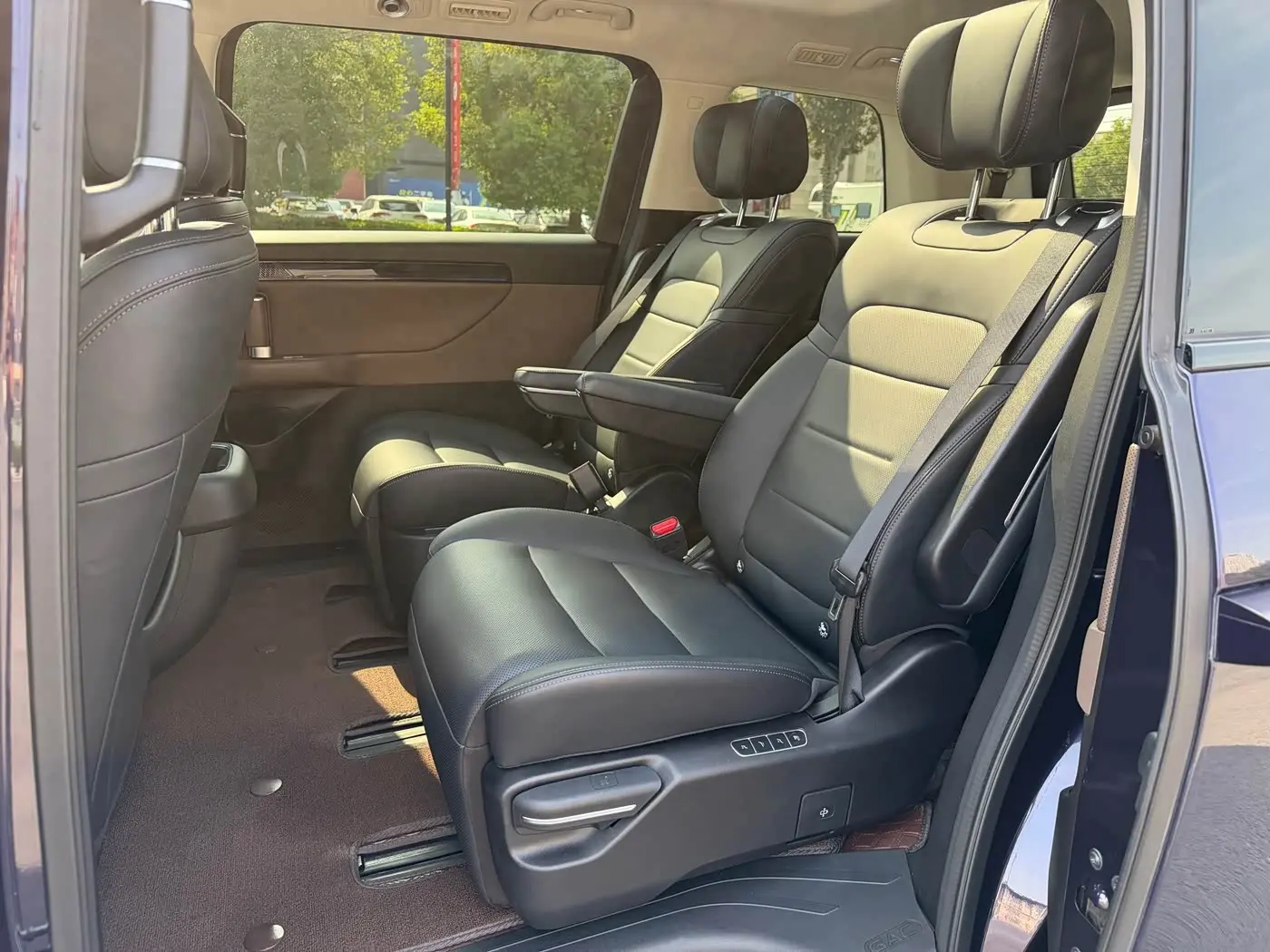 GAC Trumpchi Trumpchi E8 NEV 2023 — Photo 7/20