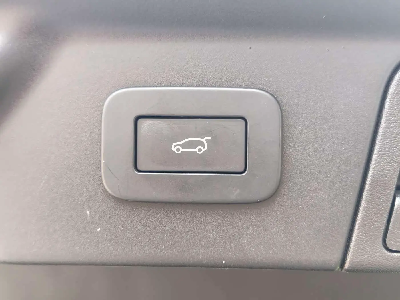 Land Rover Range Rover Velar 2023 — Photo 9/20