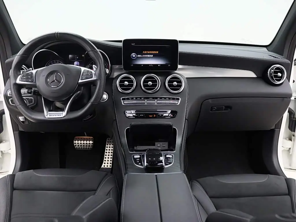 Mercedes-Benz GLC AMG 2020 — ფოტო 13/20