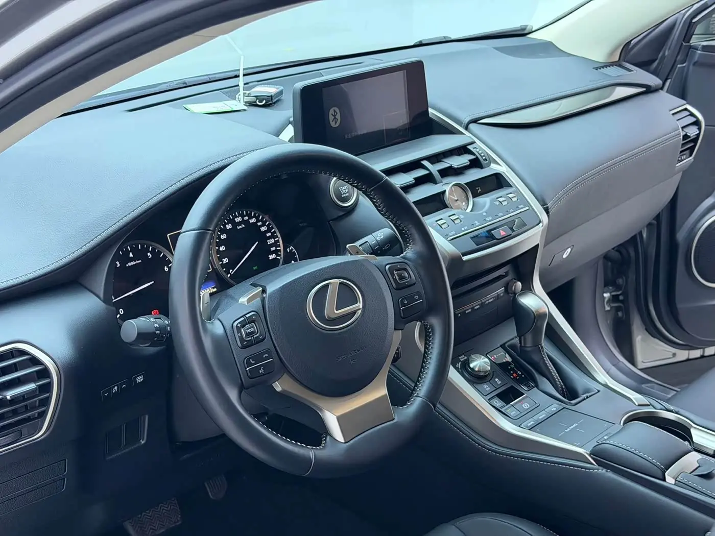Lexus NX 2020 — Photo 11/20
