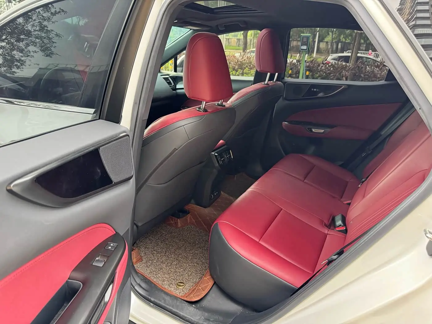 Lexus NX 2022 — ფოტო 7/12