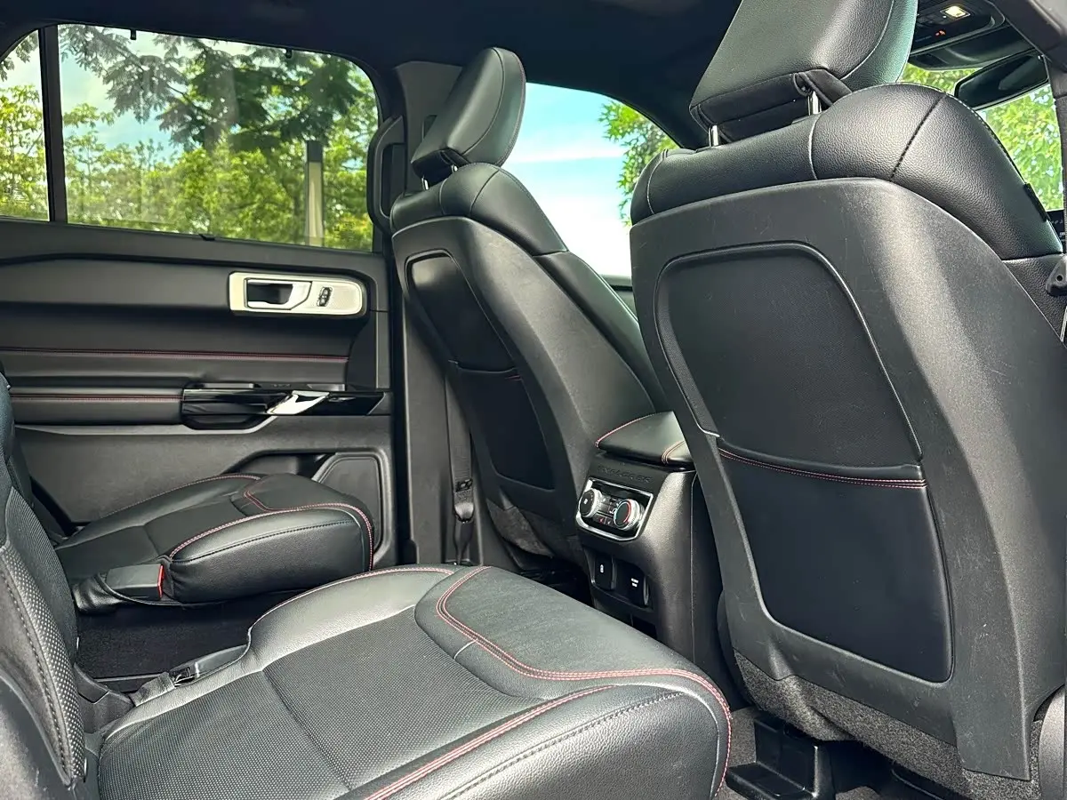 Ford Explorer 2021 — Photo 15/20