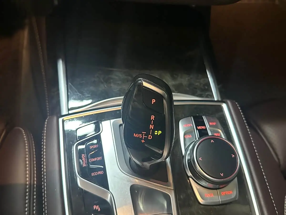 BMW 7 Series 2016 — Photo 15/18