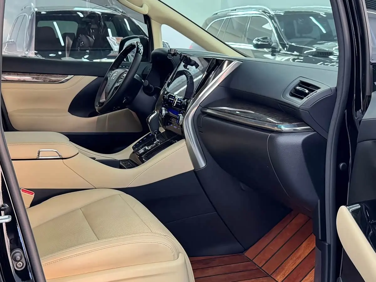 Toyota Vellfire 2021 — Photo 12/13