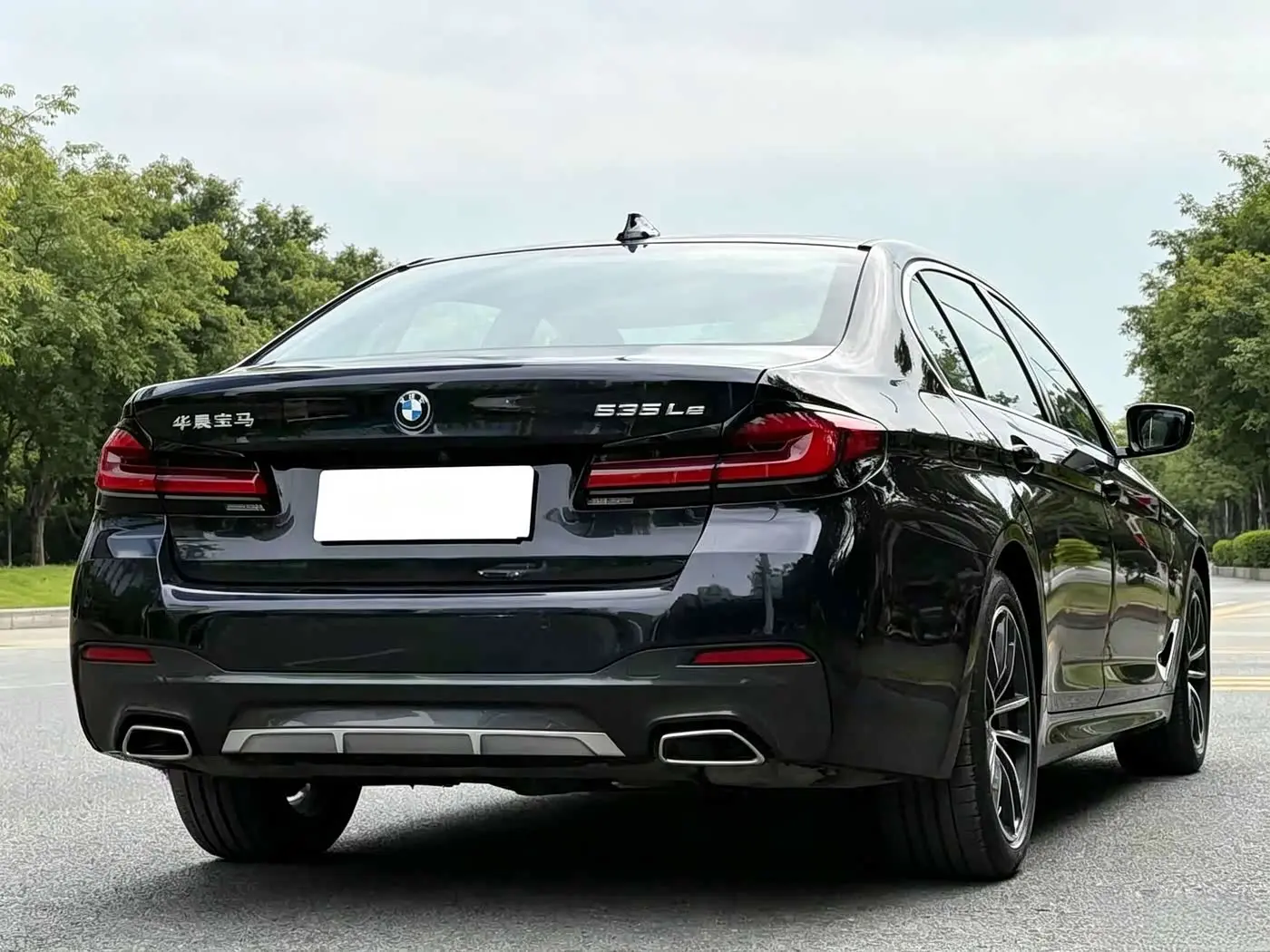 BMW 5 Series New Energy 2021 — Фото 8/14