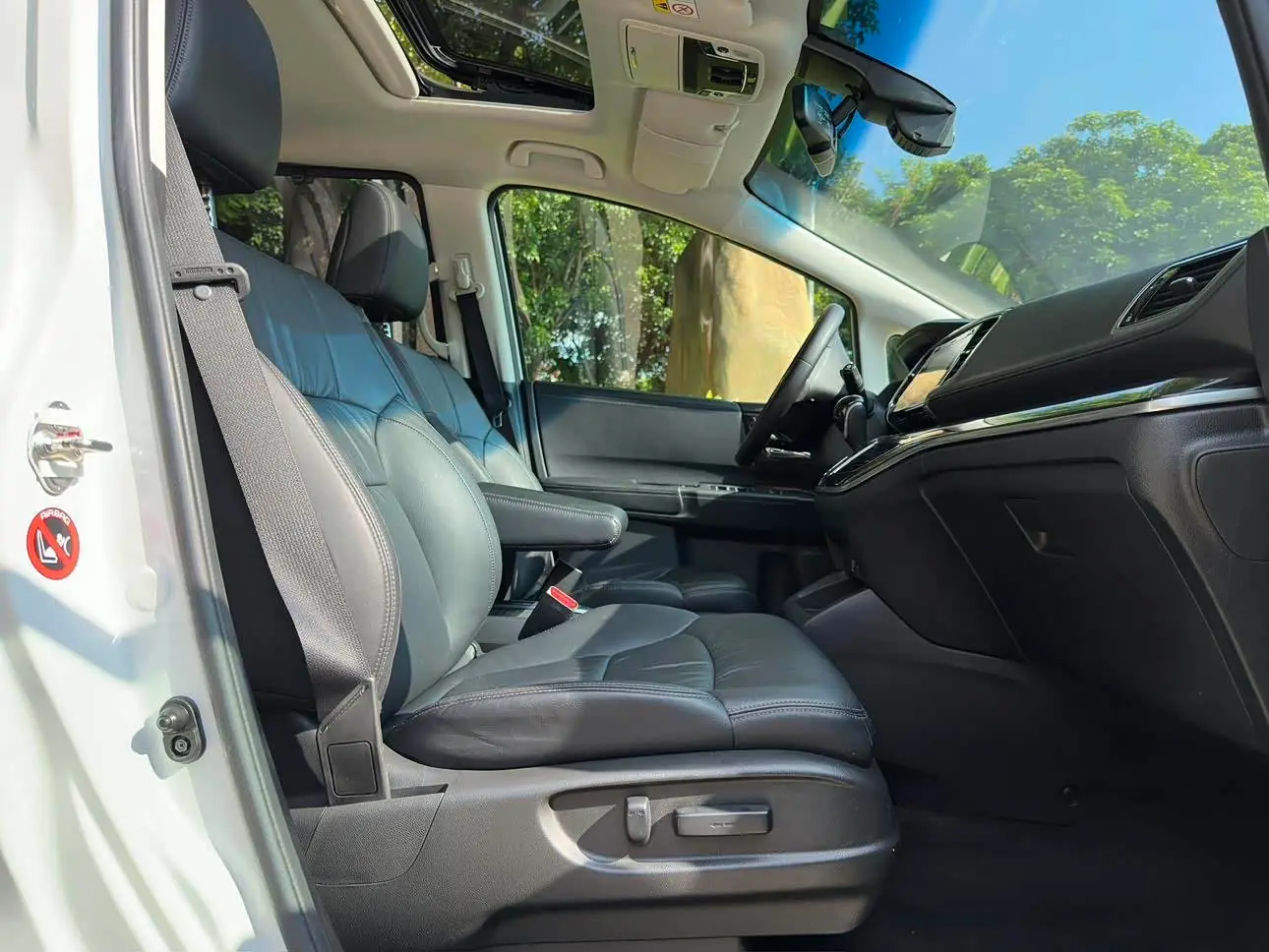 Honda Odyssey 2018 — ფოტო 15/20