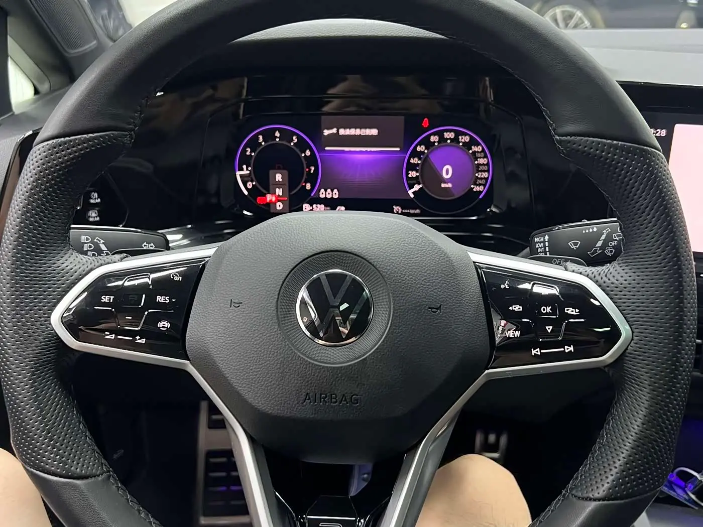 Volkswagen Golf 2023 — Photo 8/20
