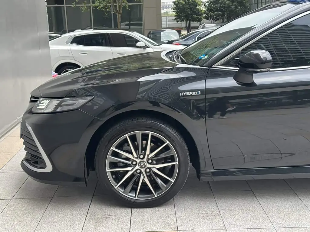 Toyota Camry 2022 — Фото 5/14