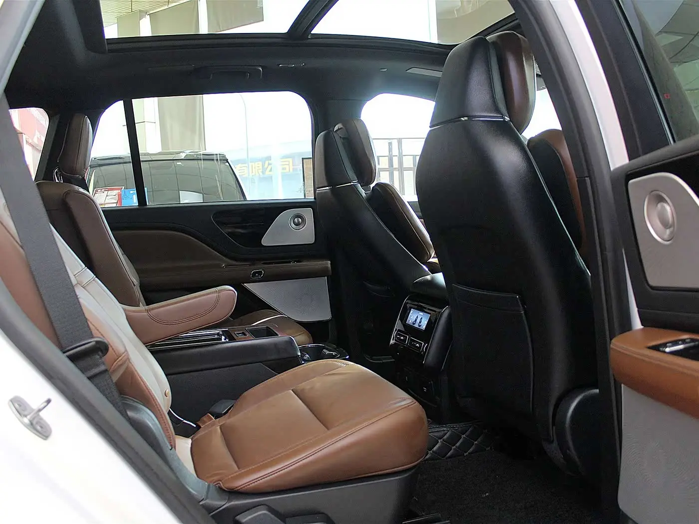 Lincoln Aviator 2021 — Photo 8/18