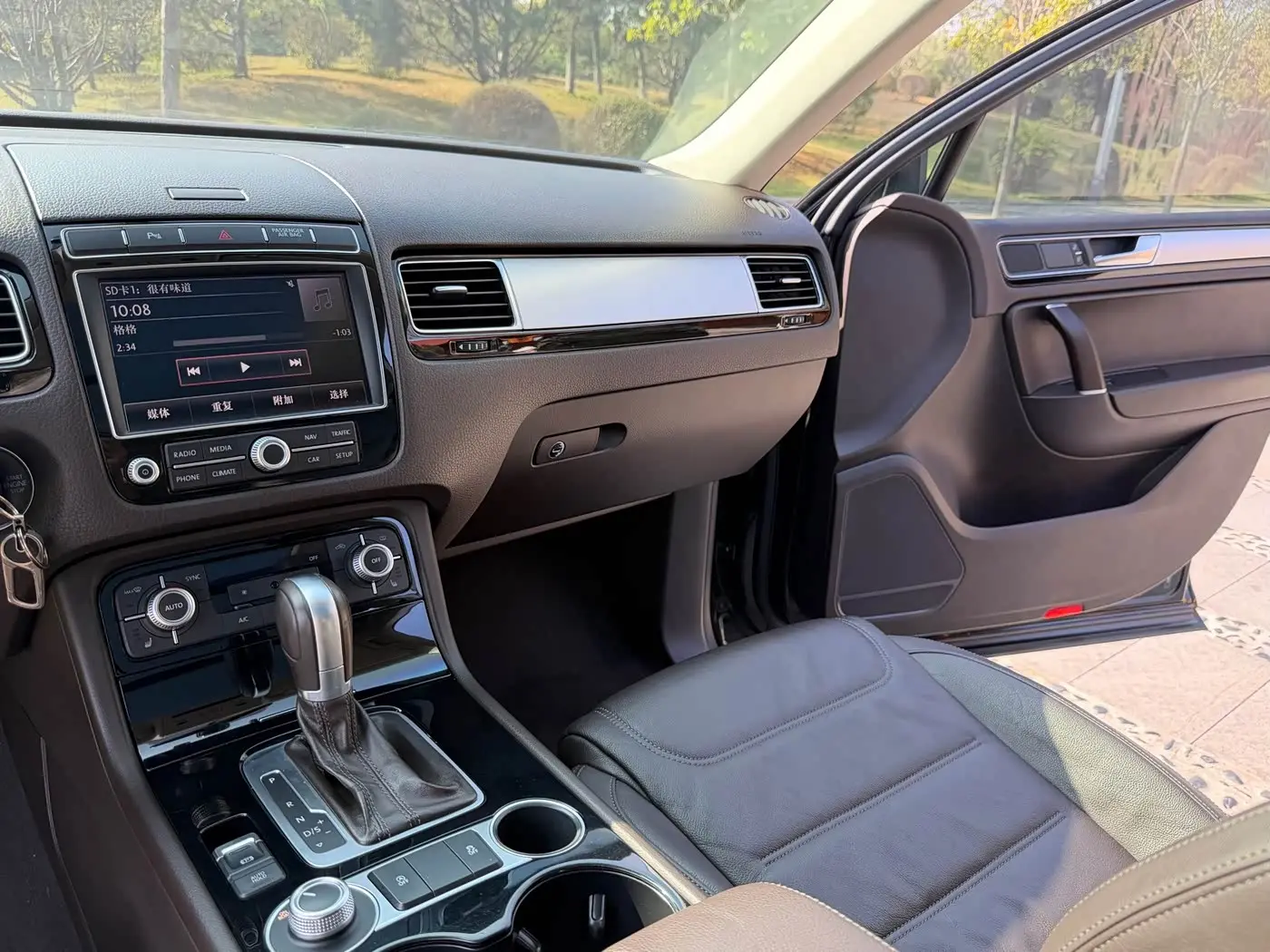 Volkswagen Touareg 2016 — ფოტო 15/20