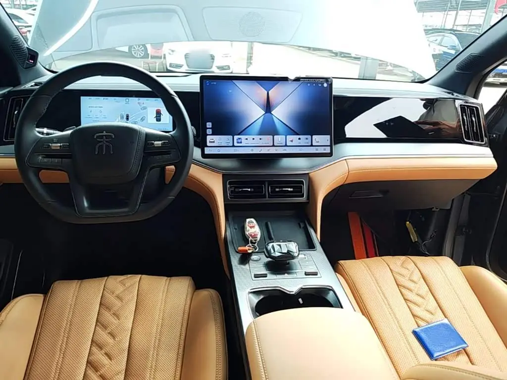 BYD Song L DM-i 2025 — Photo 9/19