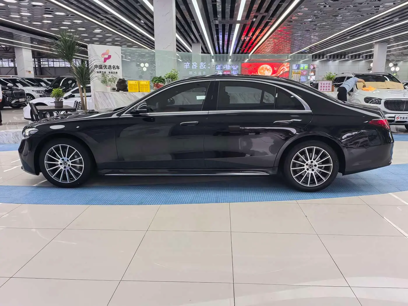 Mercedes-Benz S-Class 2025 — Photo 15/16