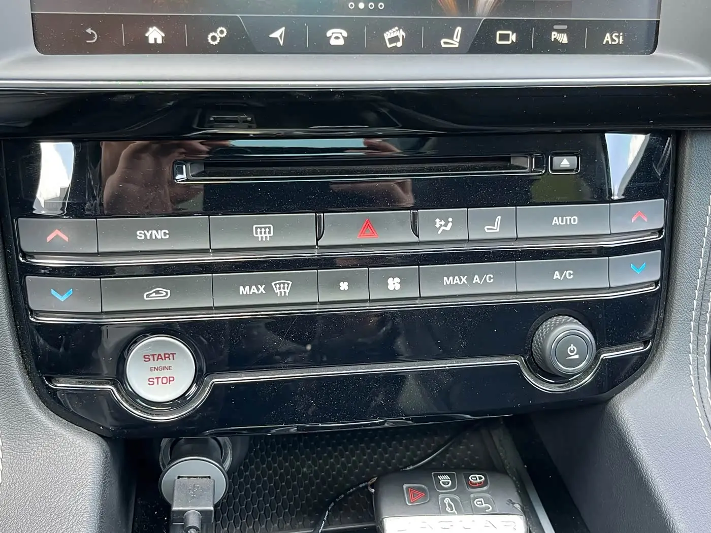 Jaguar F-PACE 2017 — Photo 19/20