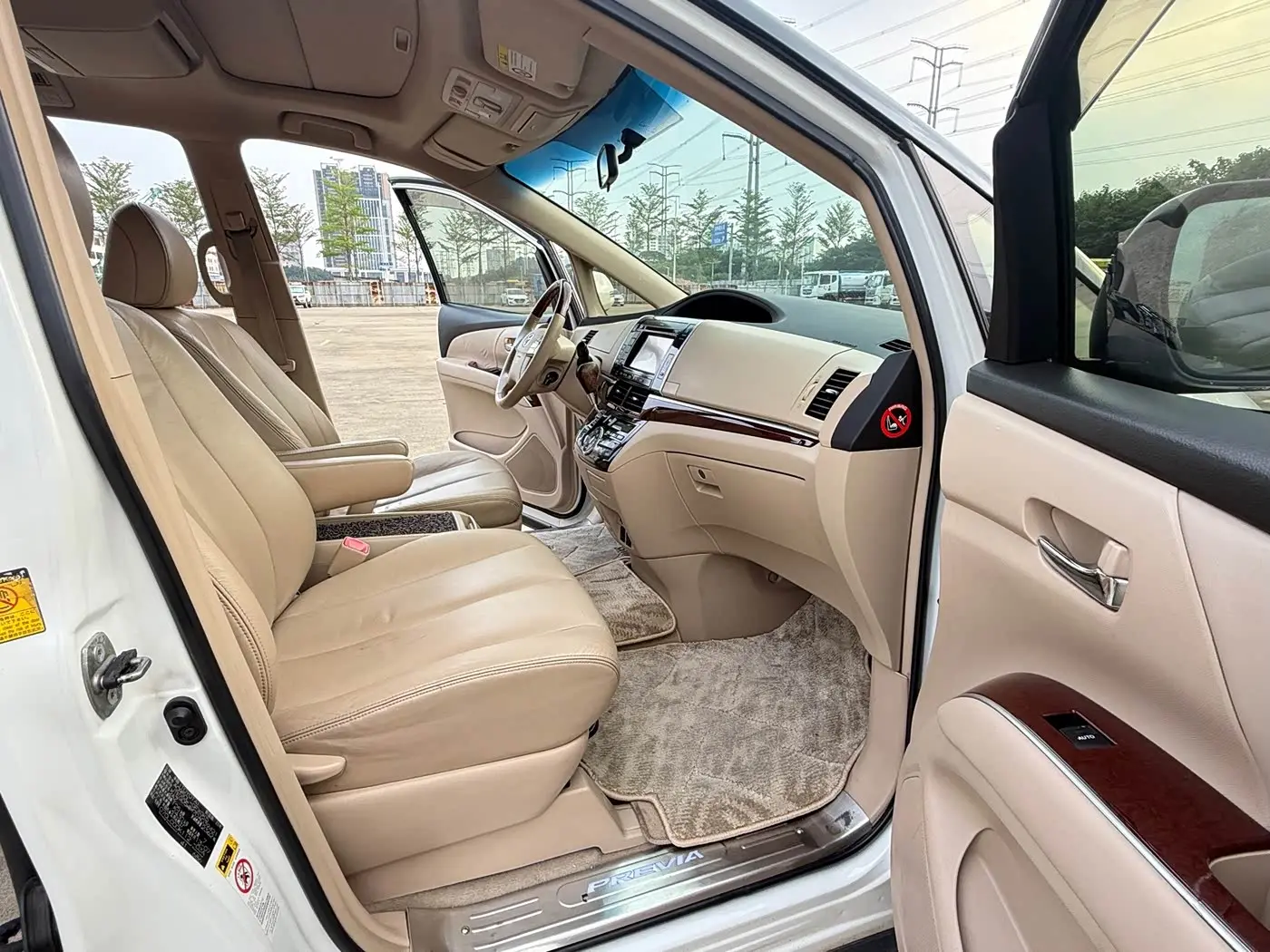 Toyota Previa 2013 — Photo 8/12