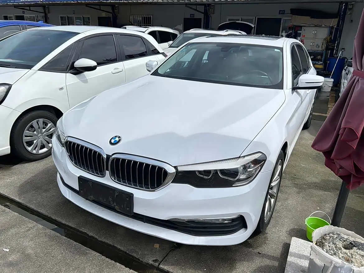 BMW 5 Series 2017 — Фото 1/8