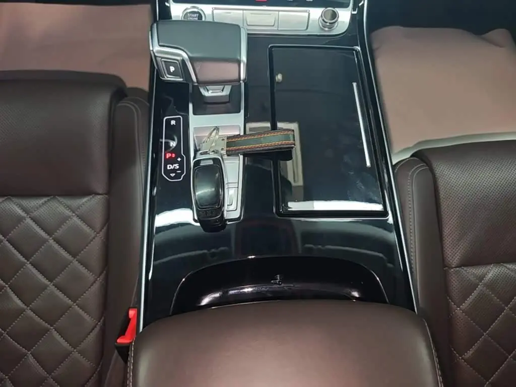 Audi A8 2024 — Photo 14/20
