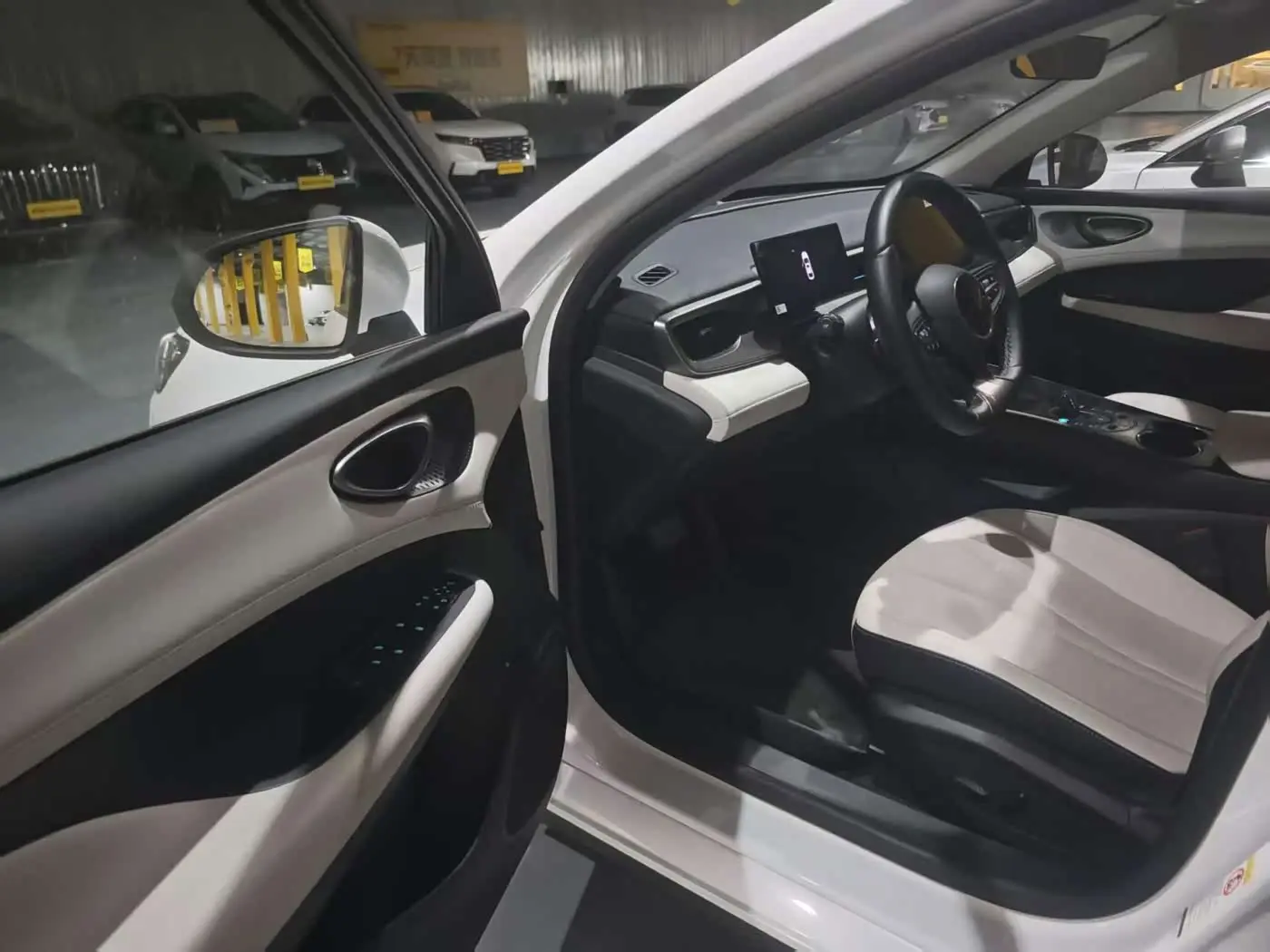 BYD Hai Bao 05 DM-i 2025 — Photo 5/9