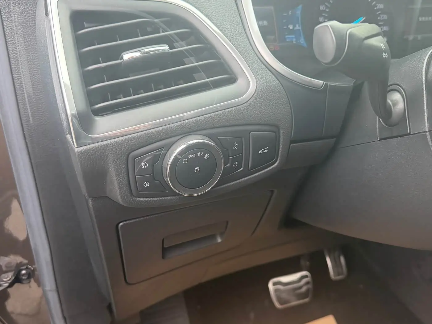 Ford Edge 2018 — ფოტო 5/17