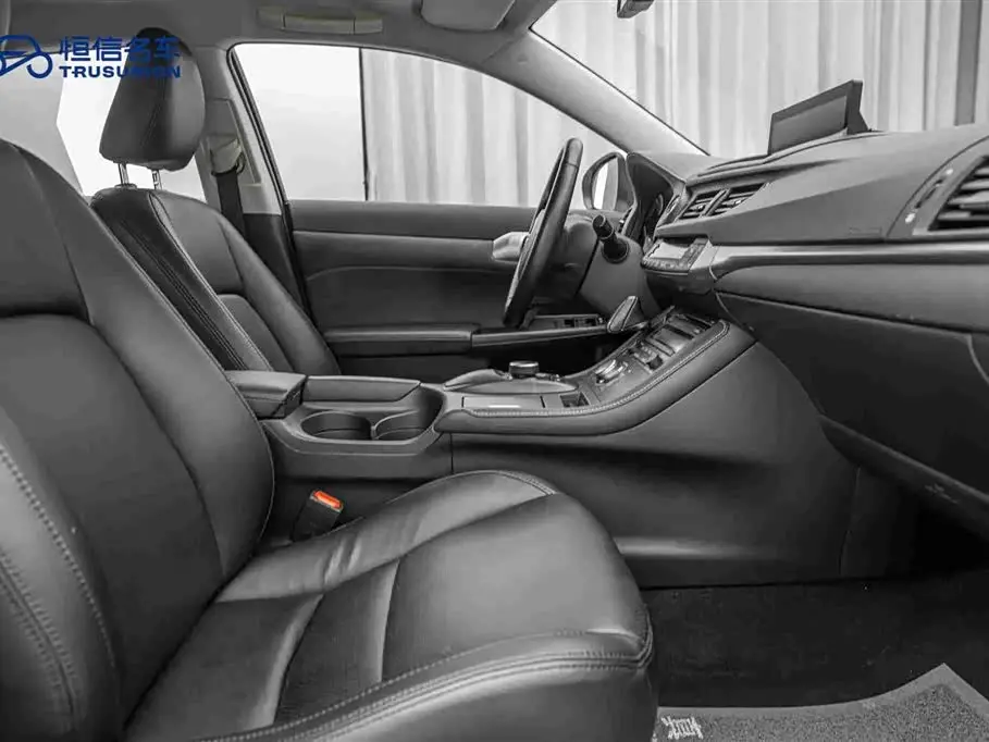 Lexus CT 2018 — Фото 15/20