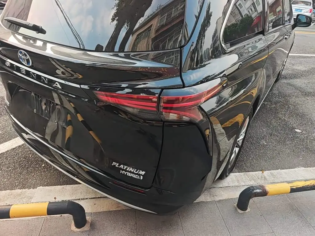 Toyota Sienna 2022 — Photo 7/19
