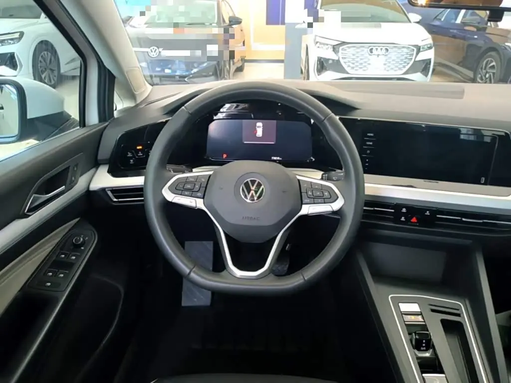 Volkswagen Golf 2024 — Photo 11/20