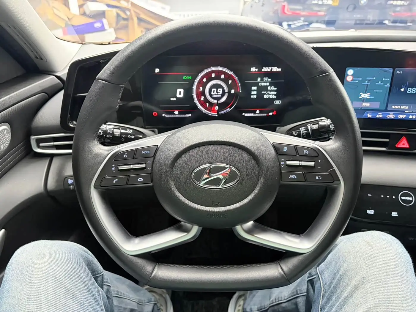 Hyundai Elantra 2022 — Фото 18/20