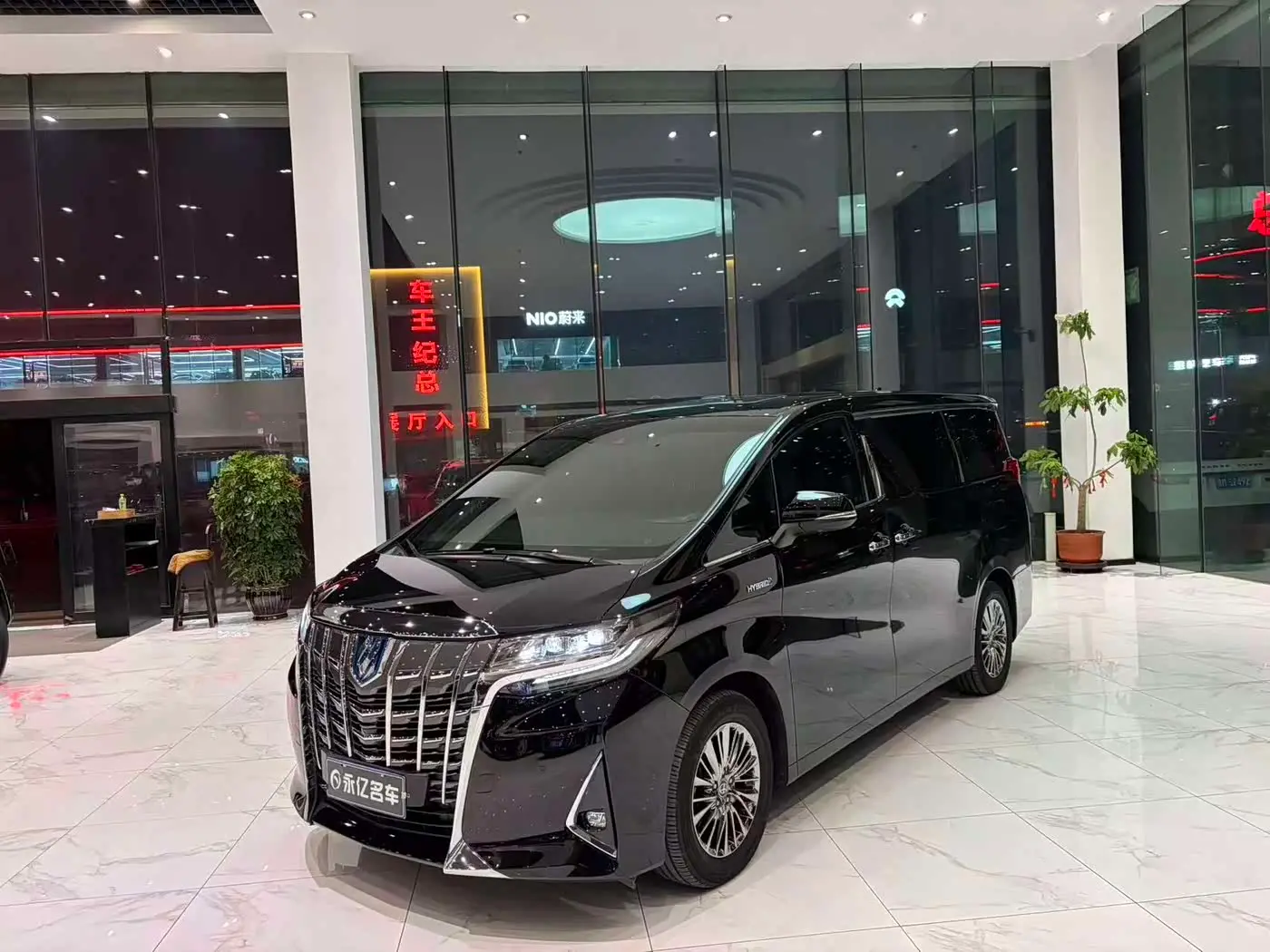 Toyota Alphard 2020 — Photo 1/19