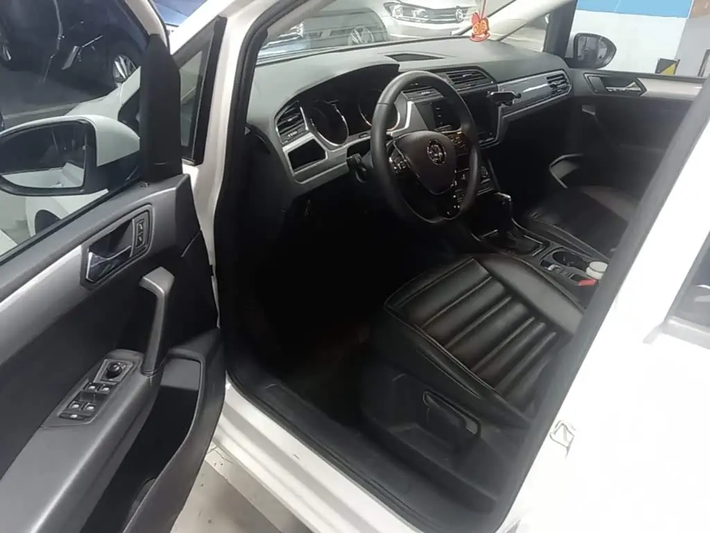 Volkswagen Touran 2021 — Şəkil 16/20