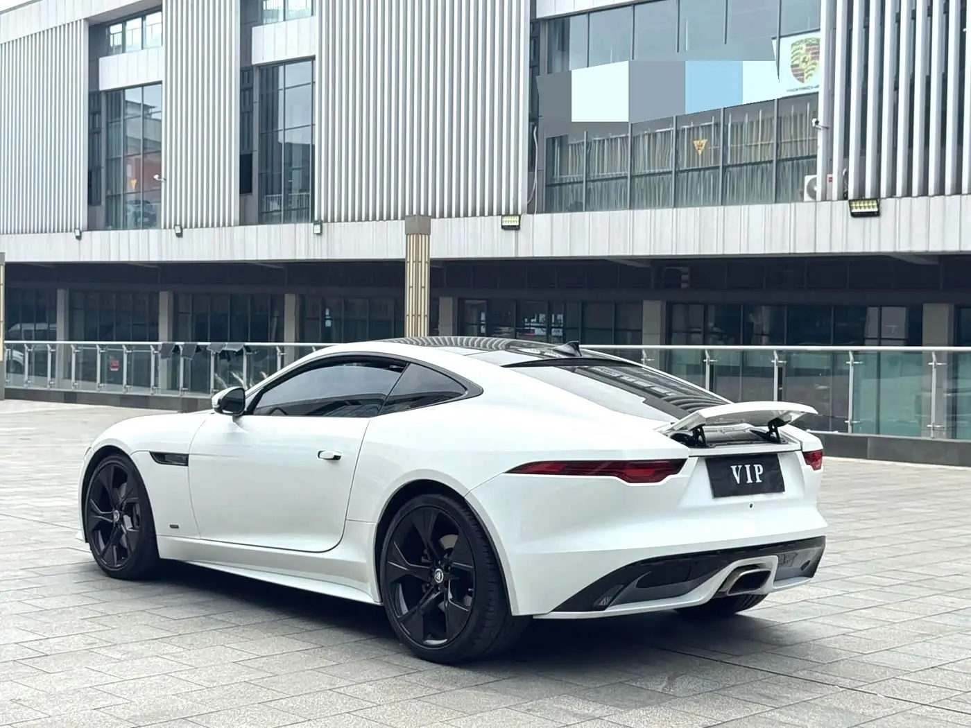 Jaguar F-TYPE 2023 — Фото 10/12