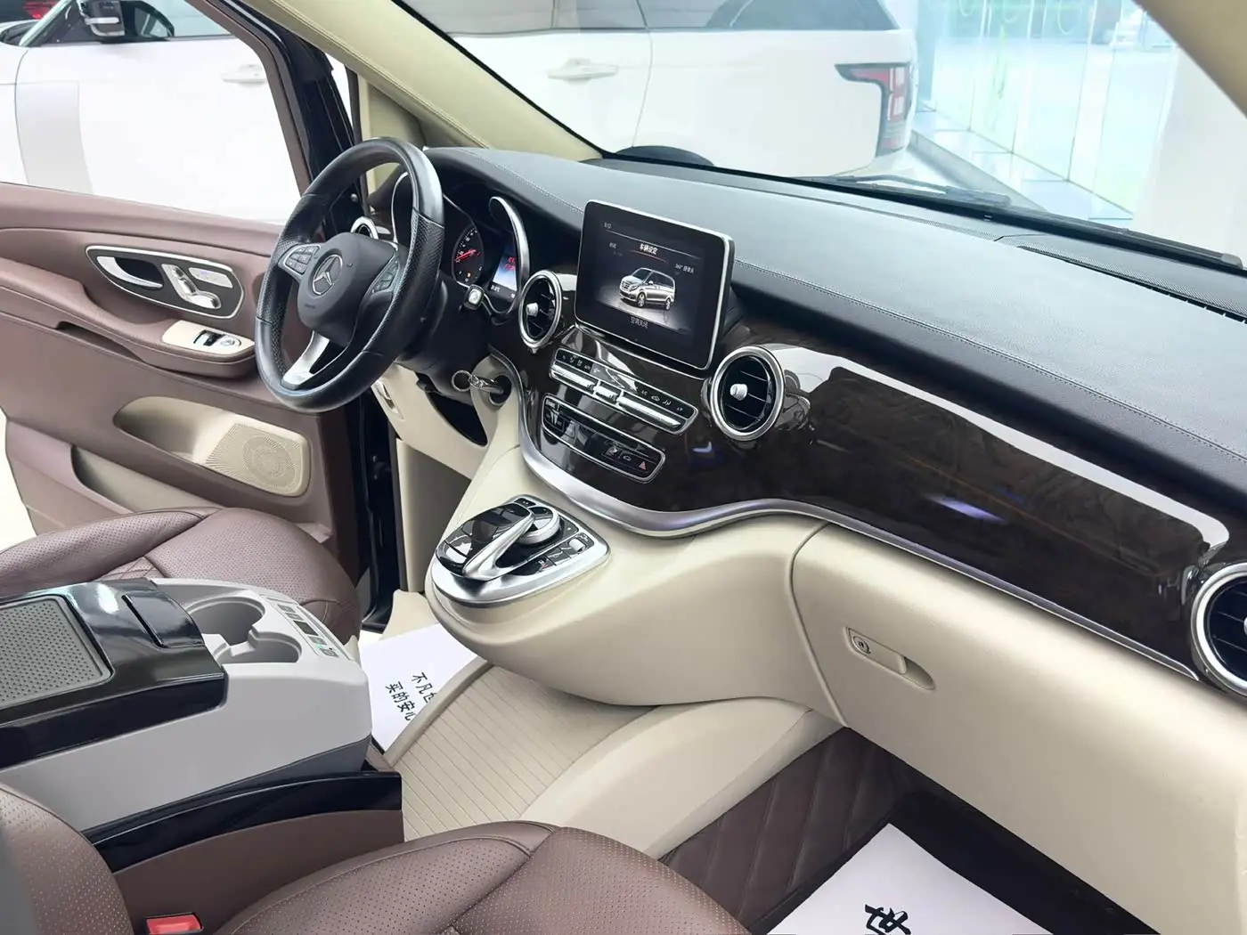 Mercedes-Benz V-Class 2018 — Photo 9/19