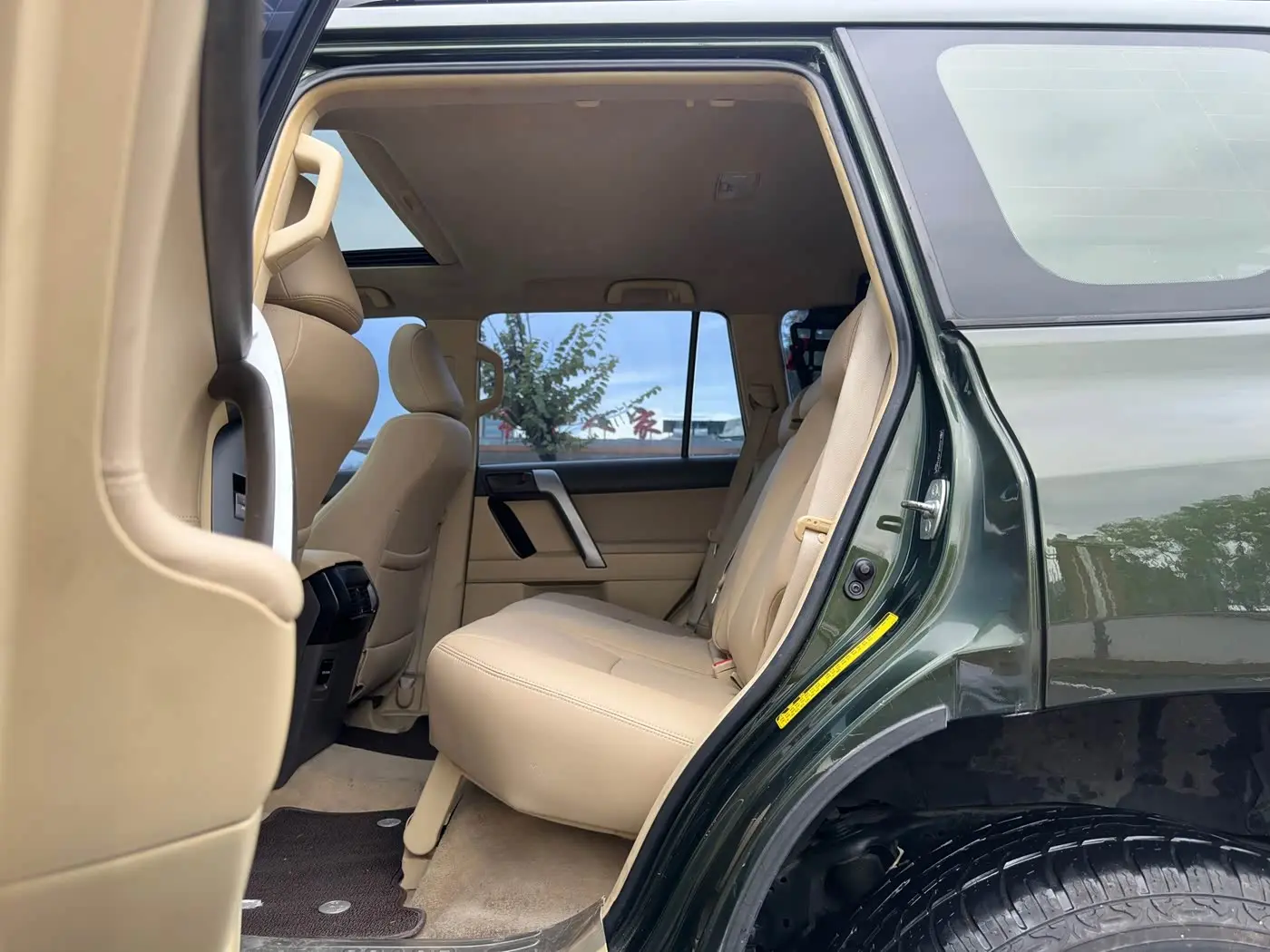 Toyota Prado 2014 — Photo 9/16