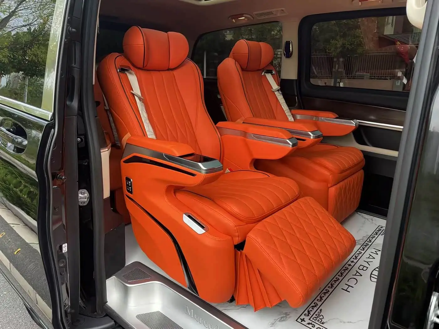 Mercedes-Benz V-Class 2022 — Photo 17/20