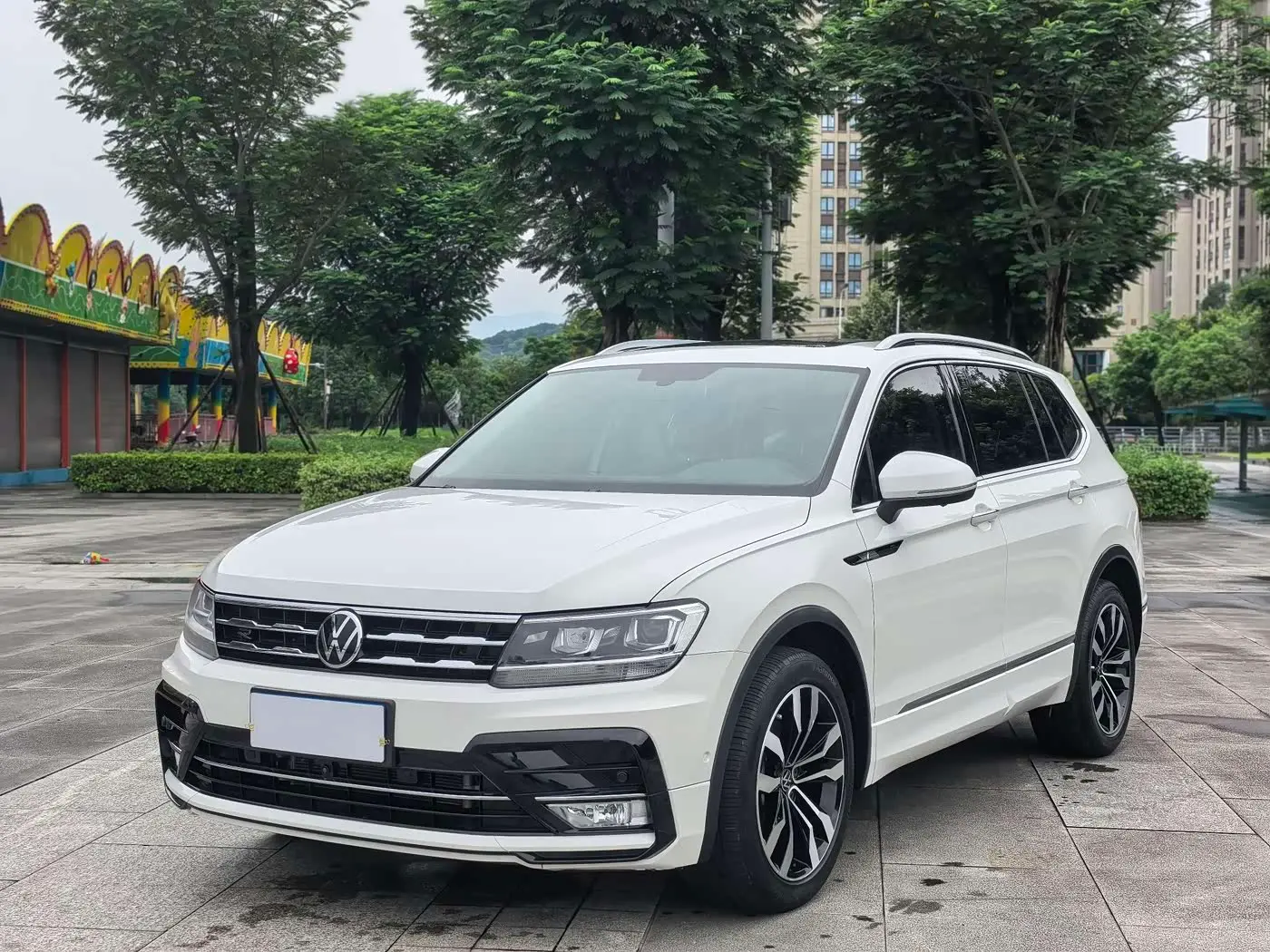 Volkswagen Tiguan L 2021 — Фото 1/17