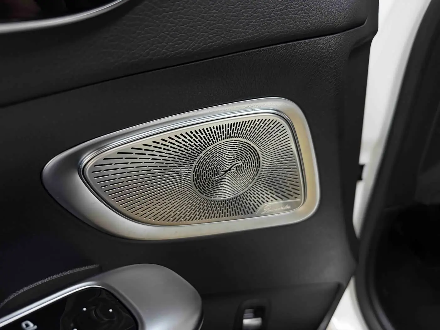 Mercedes-Benz C-Class 2025 — Фото 9/20