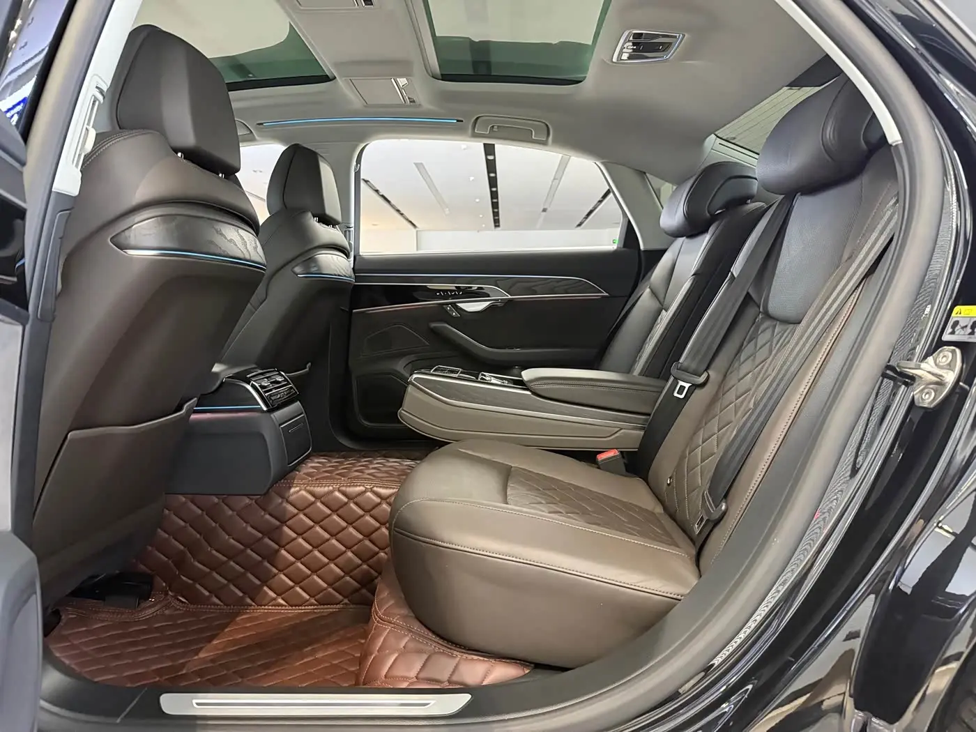 Audi A8 2021 — Photo 12/17