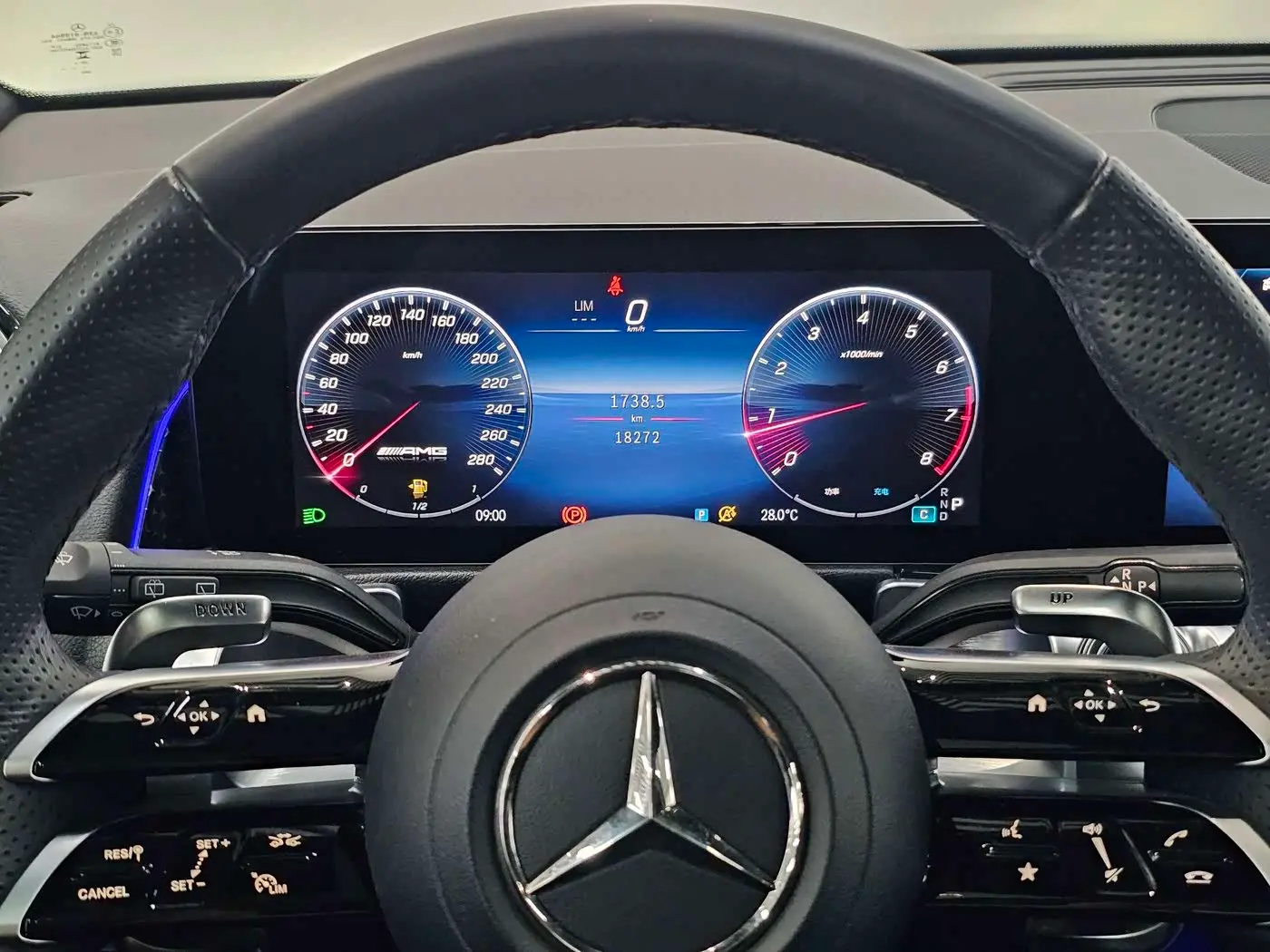Mercedes-Benz GLB AMG 2025 — Photo 4/15