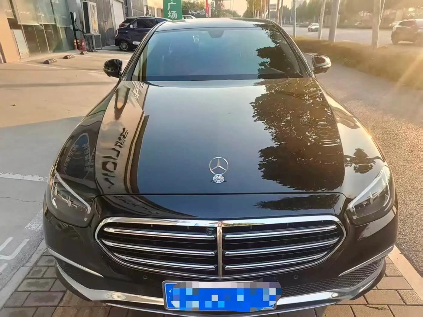 Mercedes-Benz E-Class 2023 — Photo 3/9