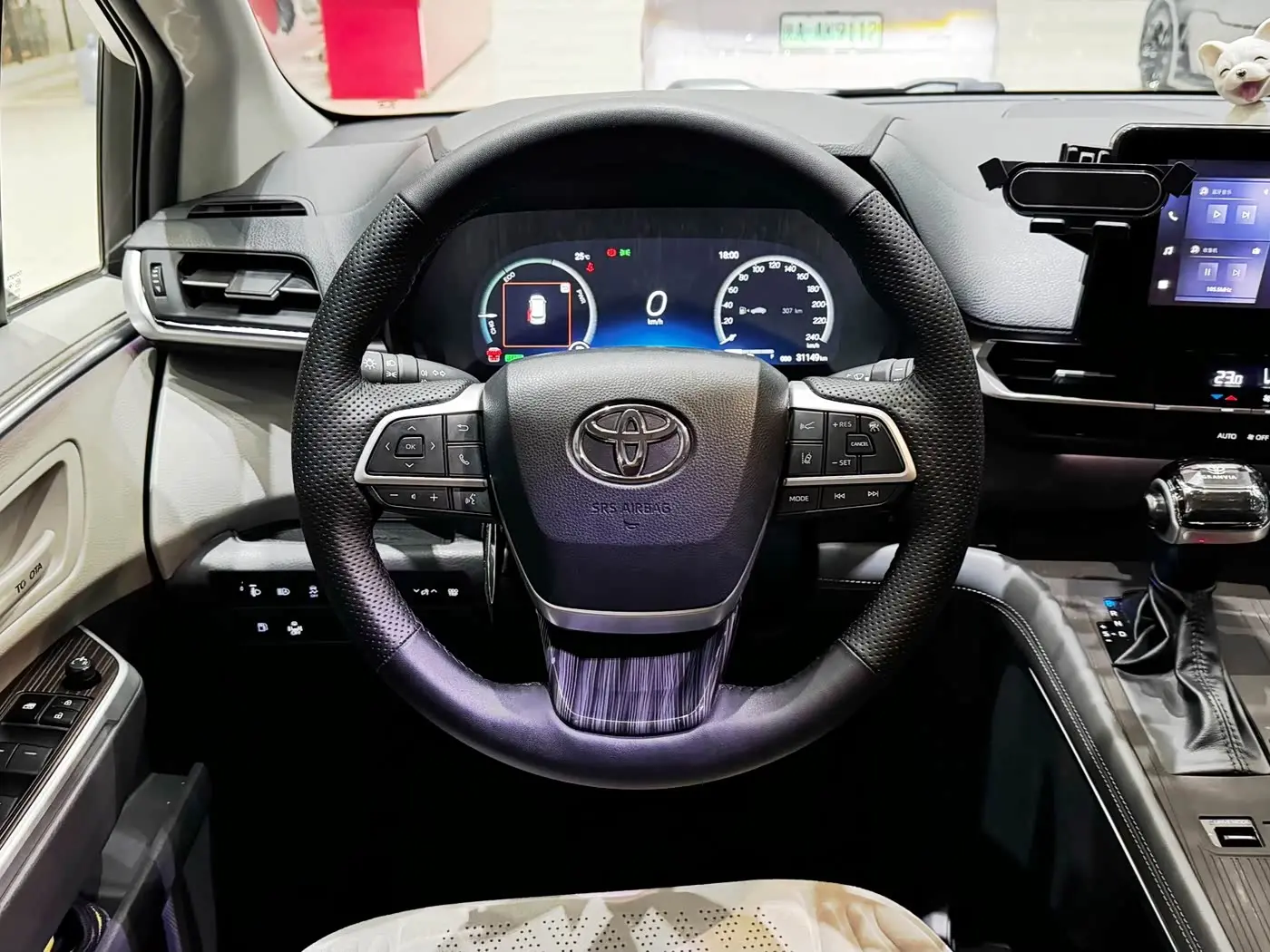 Toyota Granvia 2025 — Photo 14/18