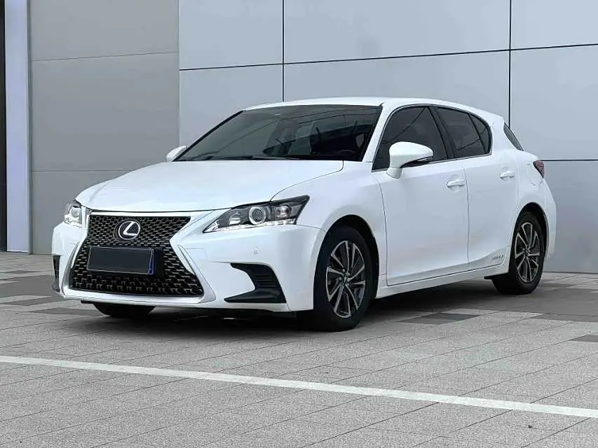 Lexus CT 2018 — Фото 1/9