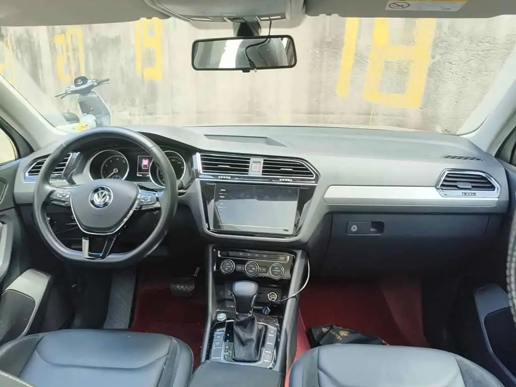 Volkswagen Tiguan L 2020 — Photo 11/12