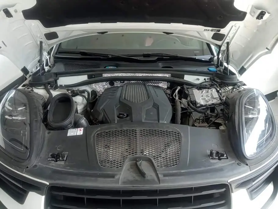 Porsche Macan 2024 — Photo 10/16