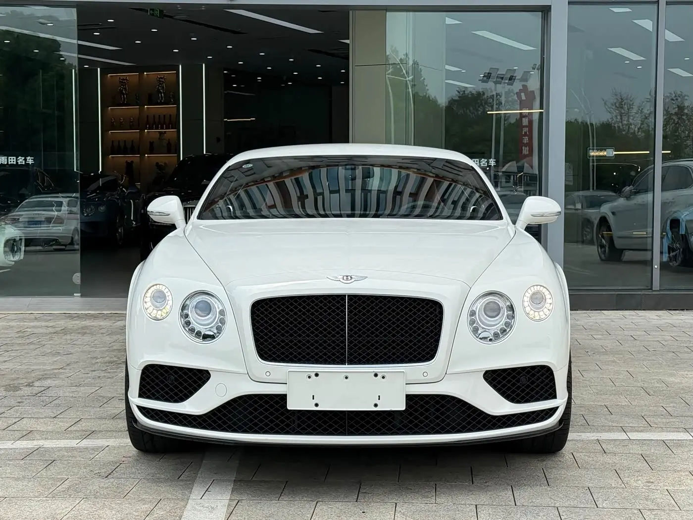 Bentley Continental 2016 — Фото 2/13