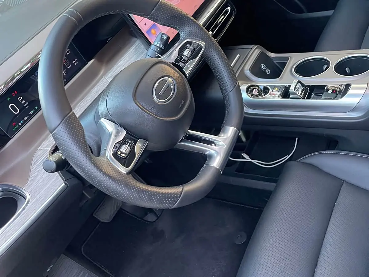 GAC Trumpchi Trumpchi E8 2025 — Photo 5/9