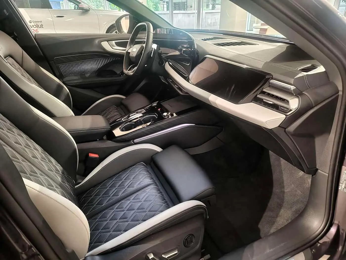Audi A5L 2025 — Photo 9/12